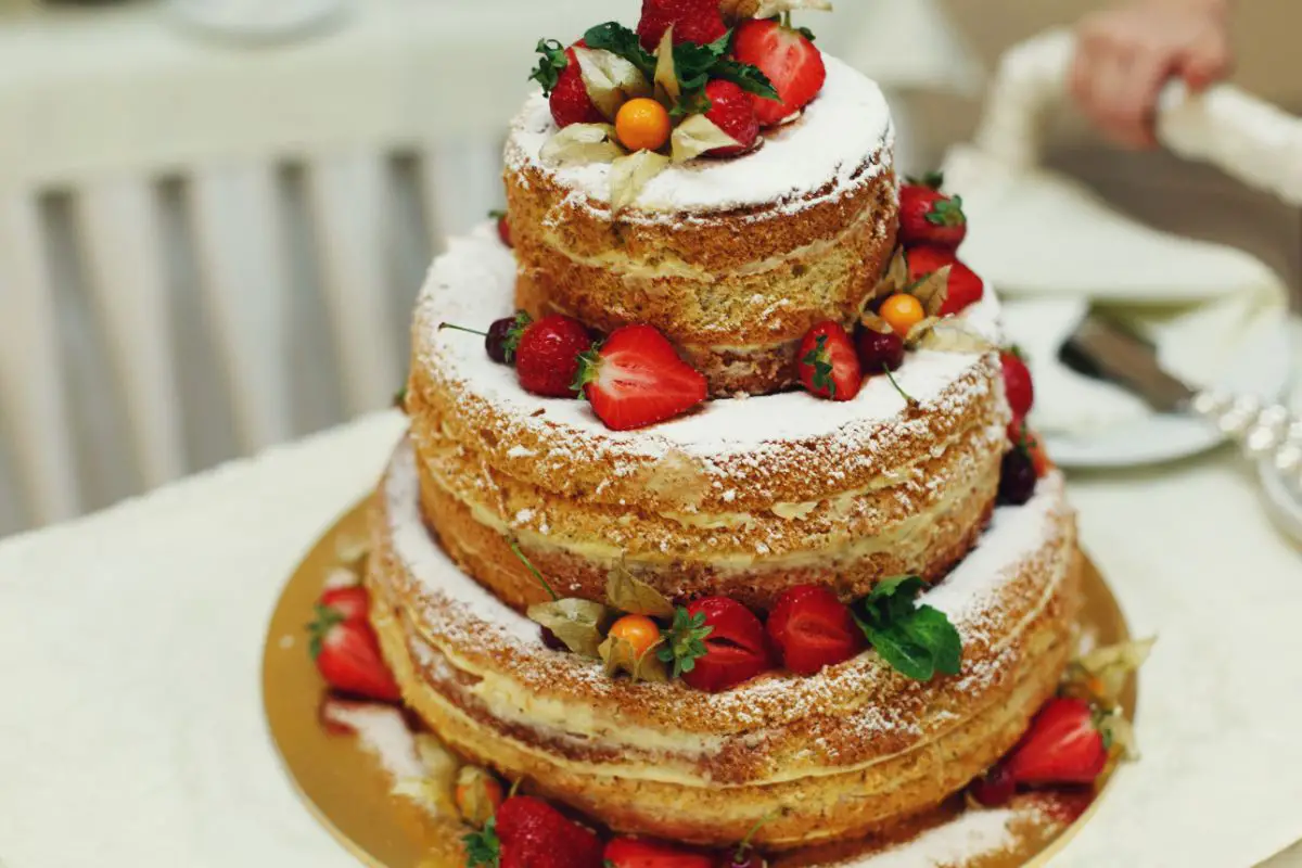 15 Remarkable 3-Tier Wedding Cakes For Your Special Day