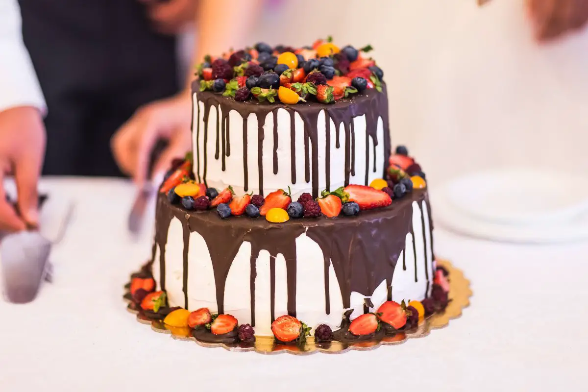 Share more than 64 chocolate buttercream wedding cakes best -  awesomeenglish.edu.vn