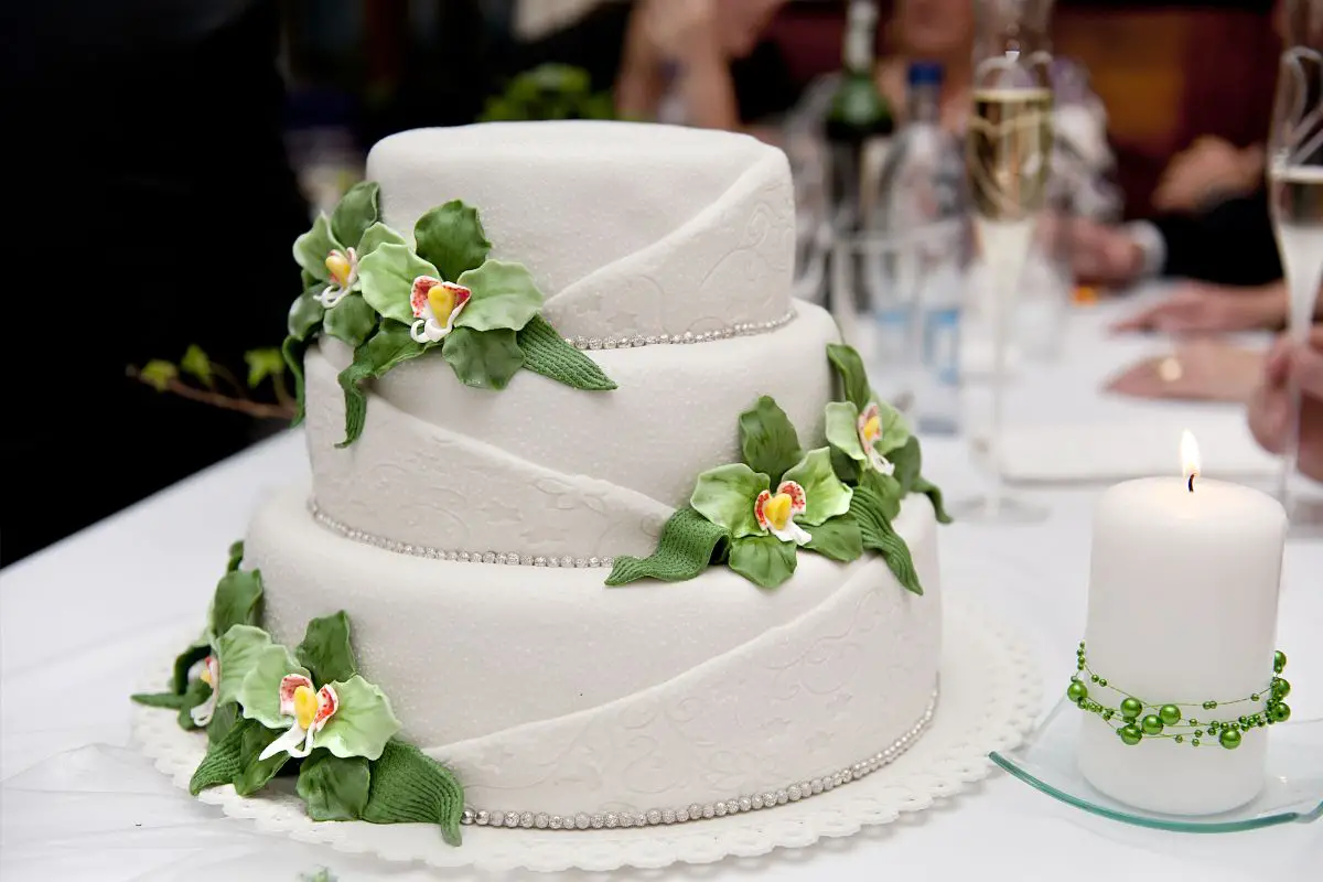 How To Make A 3 Tiered Wedding Cake