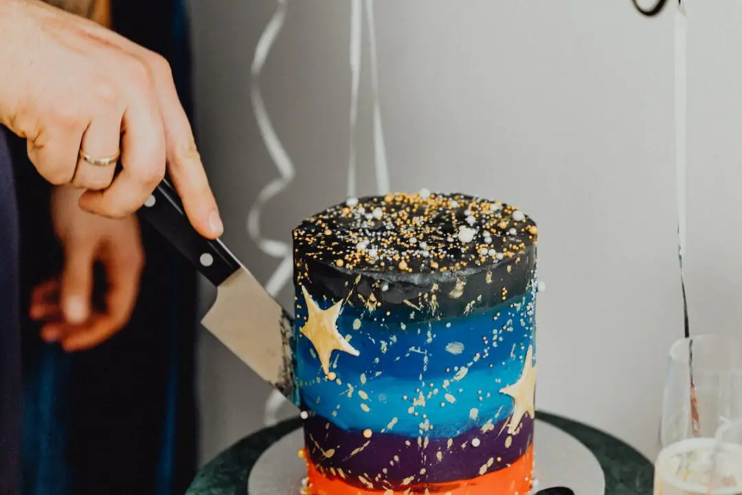 How To Cut A Round Cake