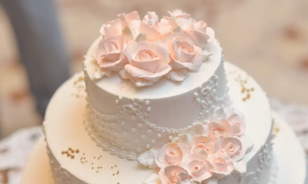 https://sweethaus.com/wp-content/uploads/2022/10/freeze-wedding-cake-1024x614.png