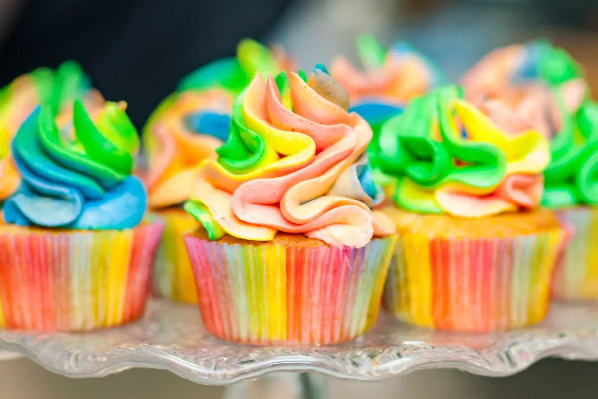 15 Delicious Rainbow Cupcakes You'll Love To Make!