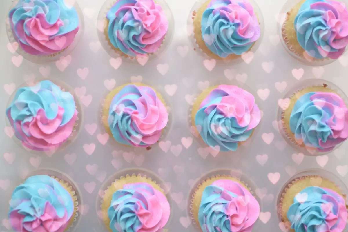 15 Remarkable Gender Reveal Cupcakes To Make For Your Next Dinner Party