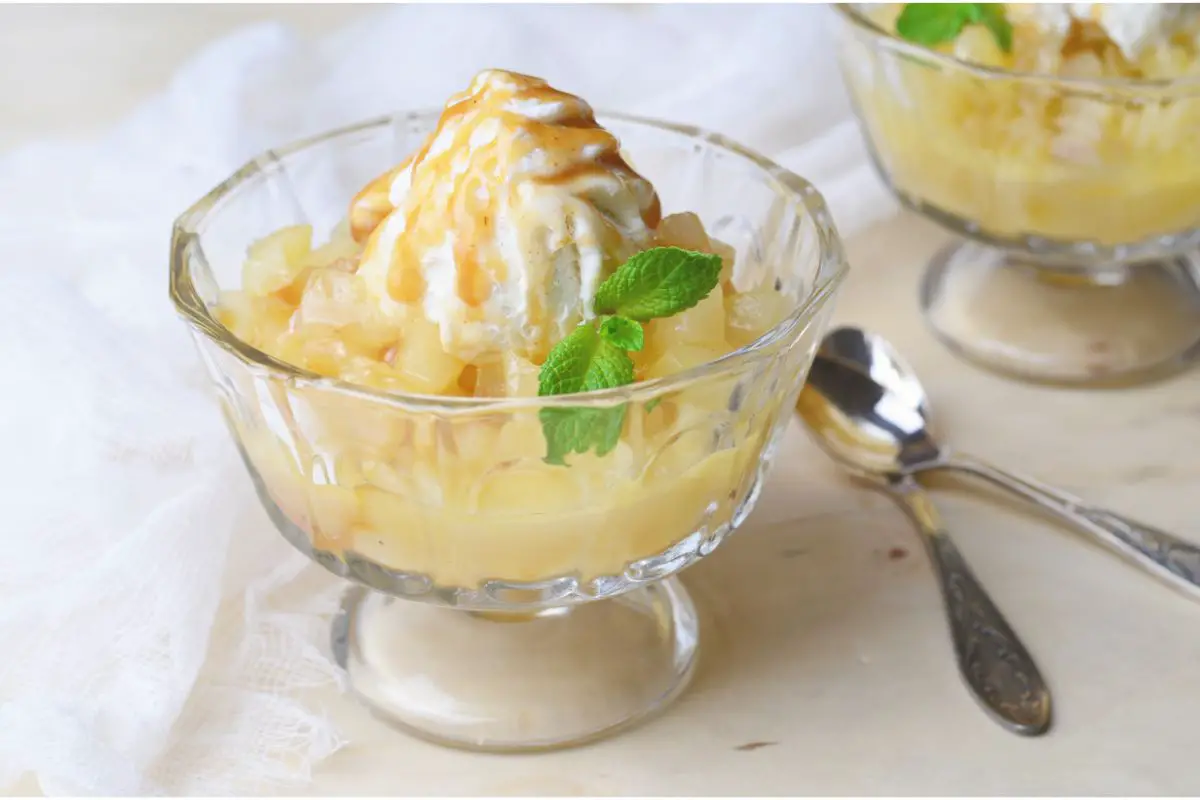 10 Of The Best Pear Desserts You Have To Make Right Now