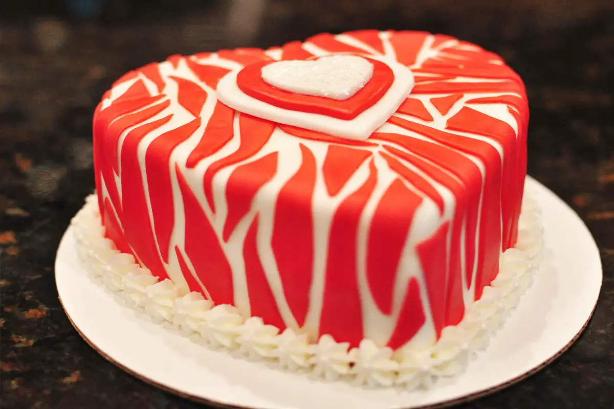 10 Tasty Valentine Cake Recipes You'll Love To Make