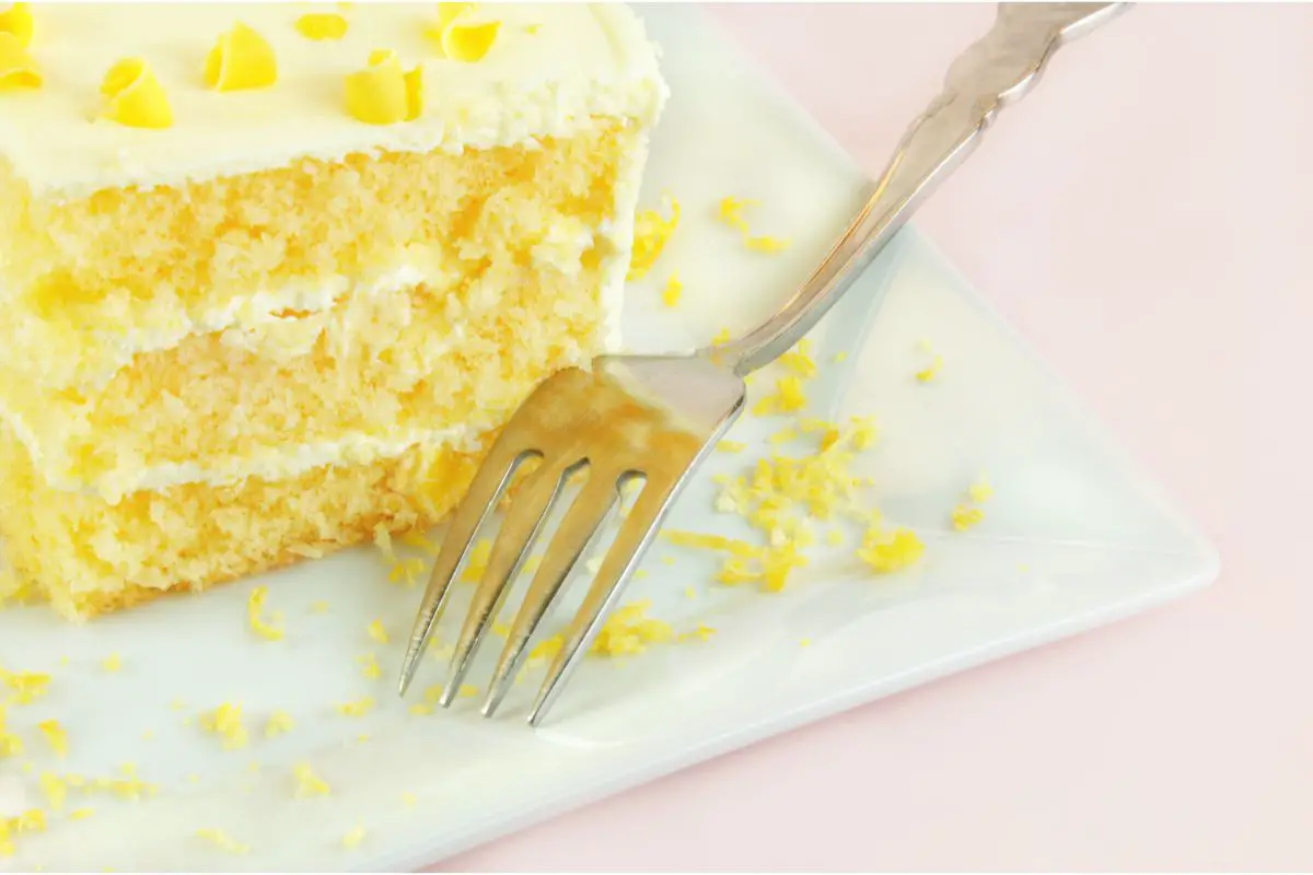 https://sweethaus.com/wp-content/uploads/2023/01/10-Best-Lemon-Wedding-Cake-Recipe-Ideas-For-Your-Special-Day.jpg