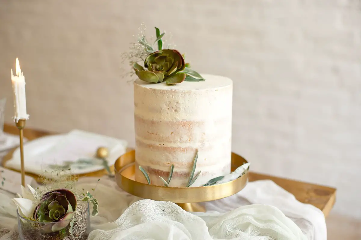 30 Small Wedding Cakes for Small Weddings and Elopements