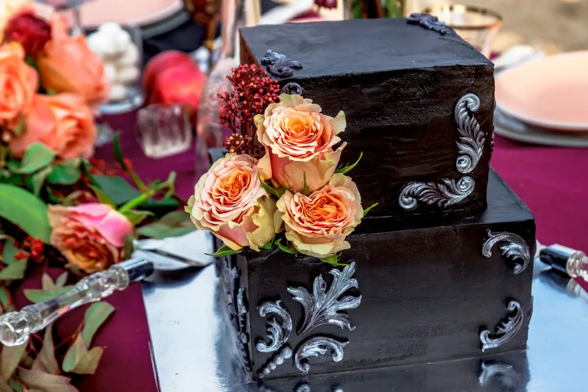 15 Best Black Wedding Cake Recipe Ideas For Your Special Day