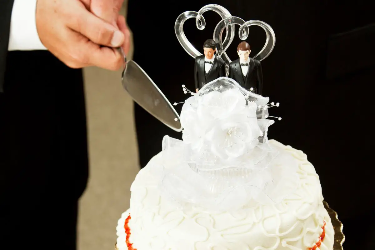 Incredibly Fluffy And Easy Wedding Cake Icing With Crisco Recipe - YouTube