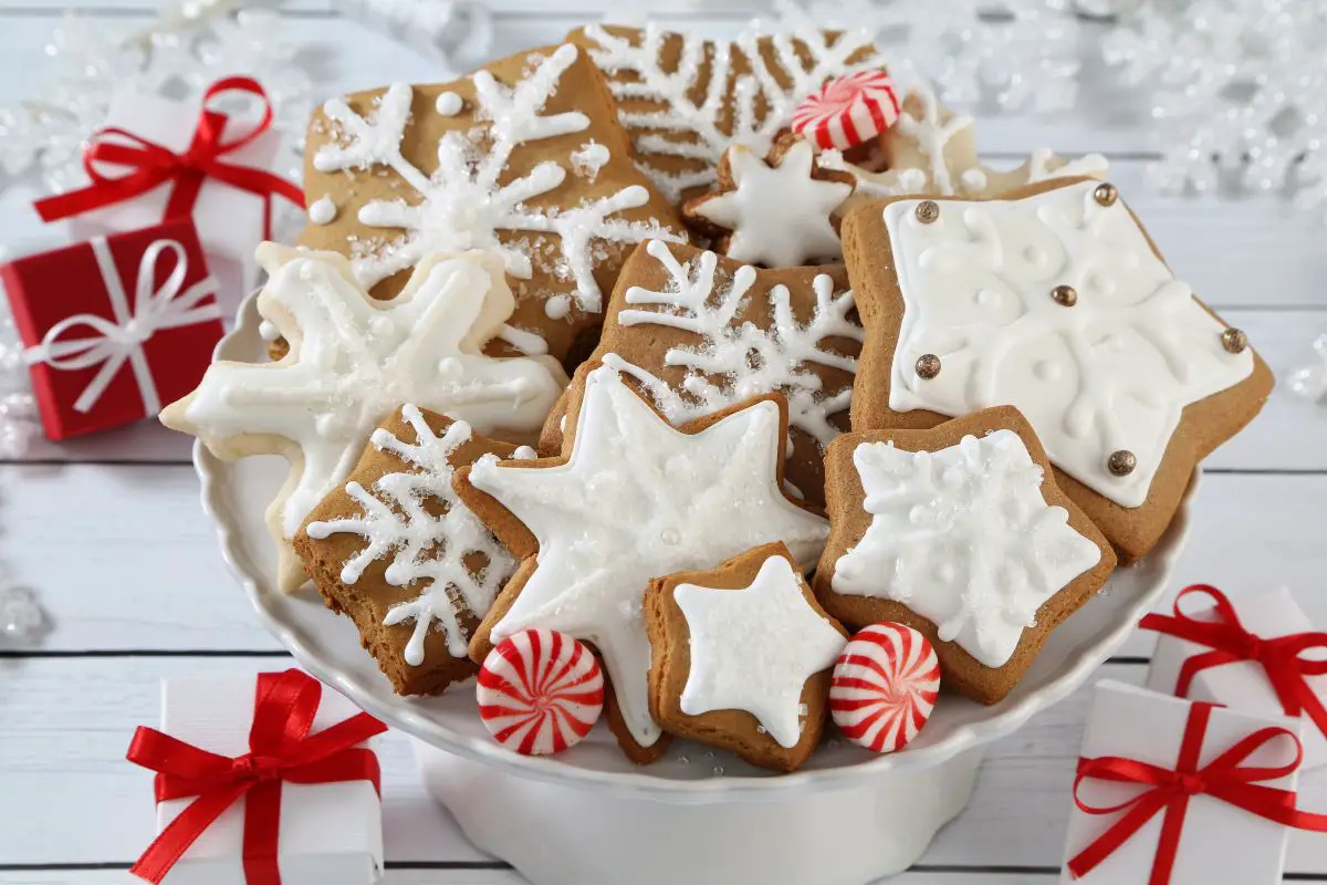 11-scrumptious-old-fashioned-christmas-cookie-recipes-to-make-this-weekend