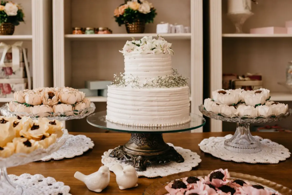 8 Most Popular Wedding Cake Flavours