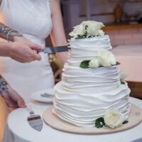15 Best Wedding Cake Cutting Sets For Every Wedding