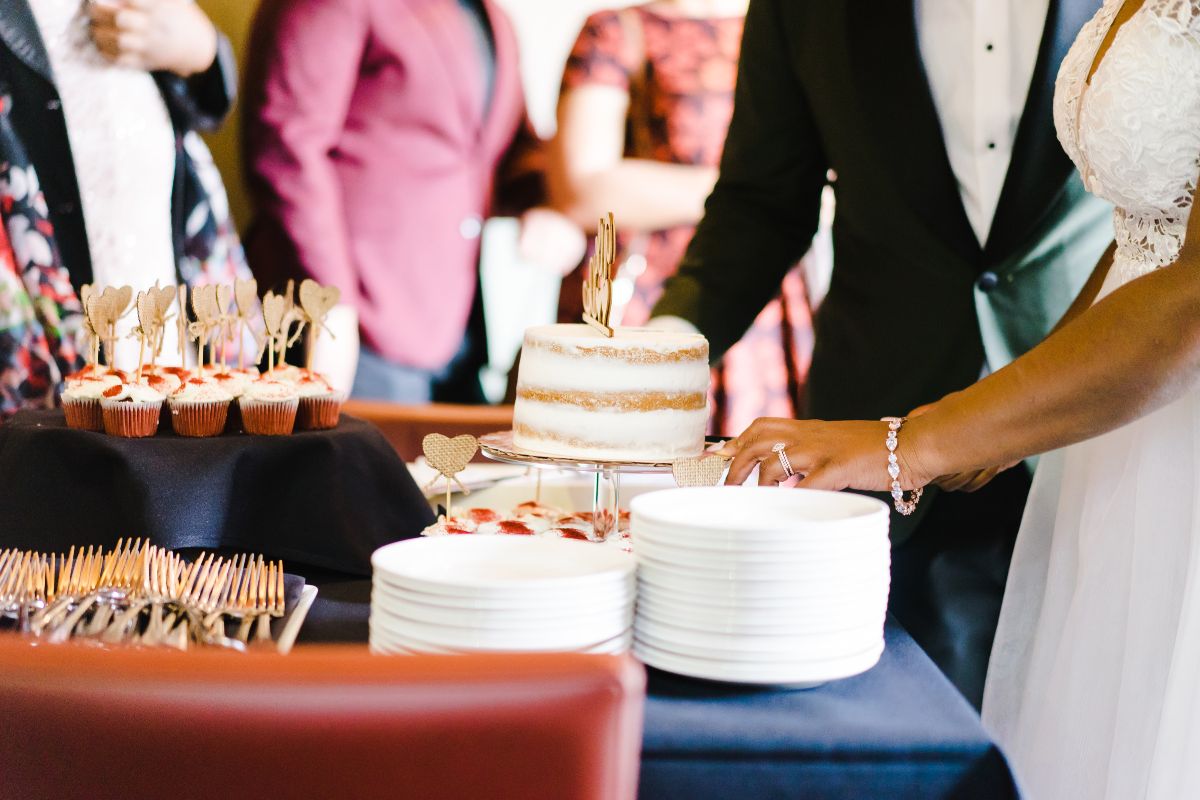 Is It Rude To Leave Before The Couple Cut The Cake?