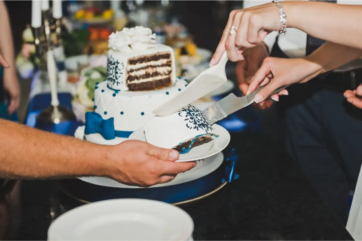 Putting Your Wedding Cake Under Your Pillow: What Is This Tradition?