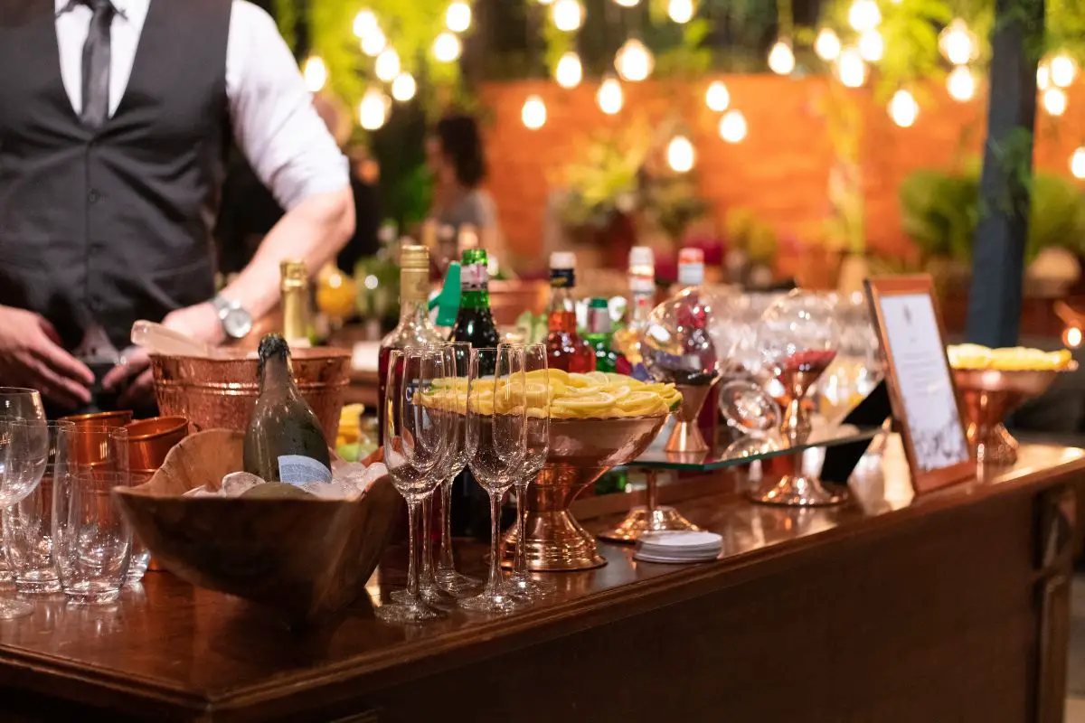 The Best Bar Service To Choose For Your Wedding (1)