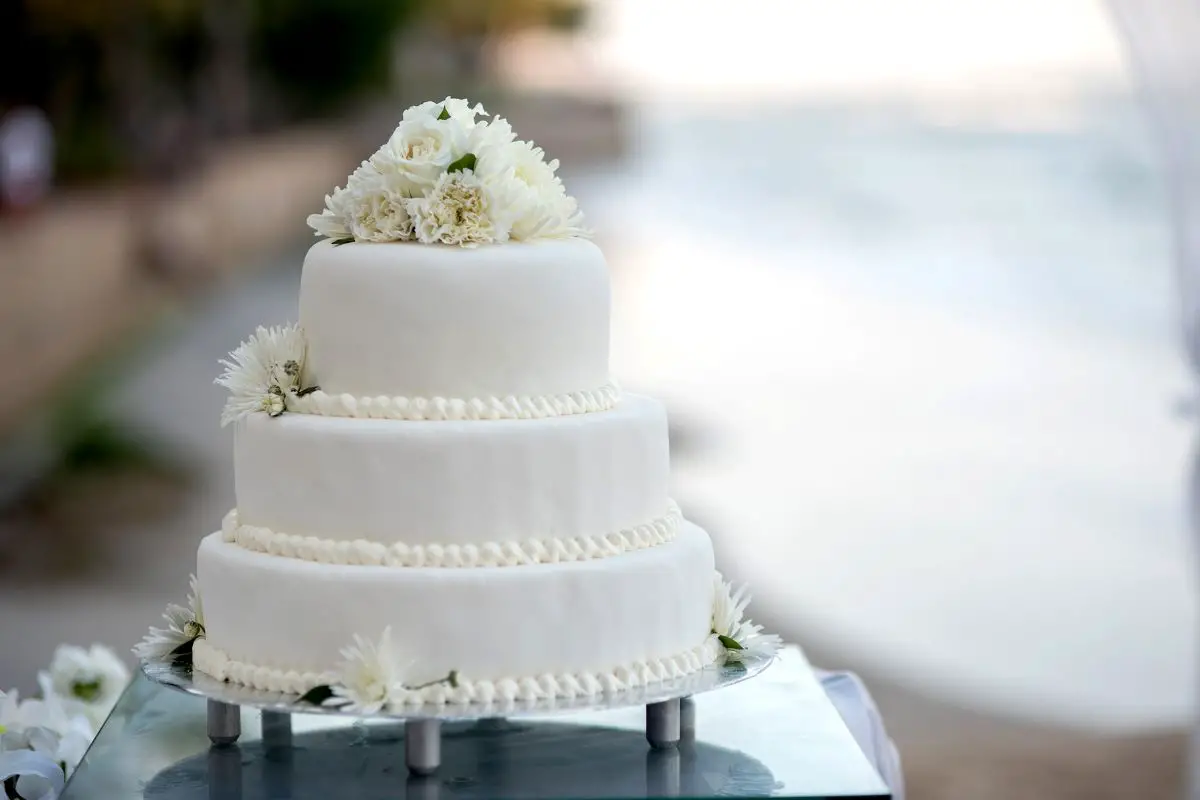 The Secret Meaning Behind White Wedding Cakes