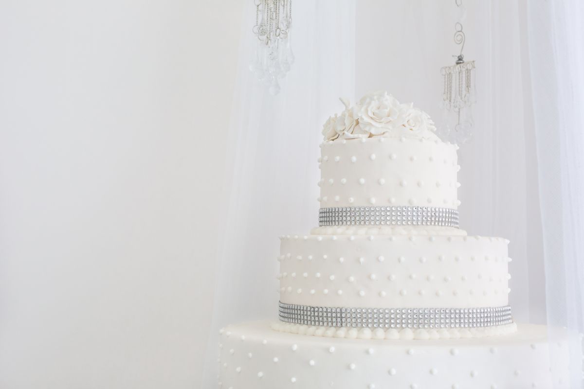 Dazzling and Delicious: How to Add Sparkle to Your Cake