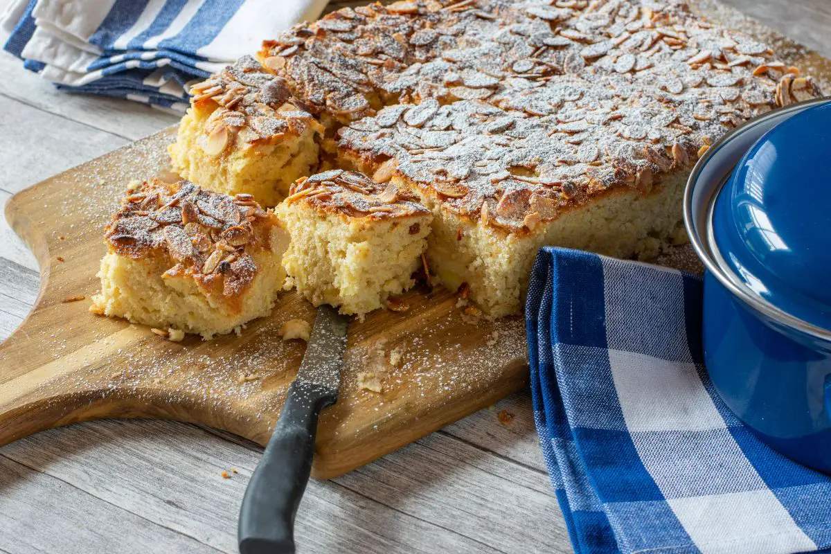 15 Amazing Apple Sheet Cake Recipes To Try Out
