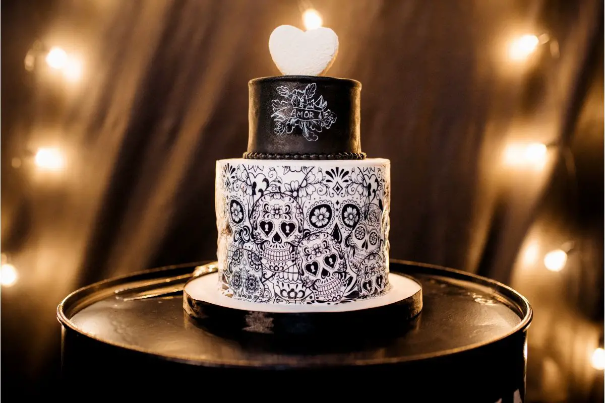 27 Best Skull Wedding Cake Ideas For A Spooky, Special Day