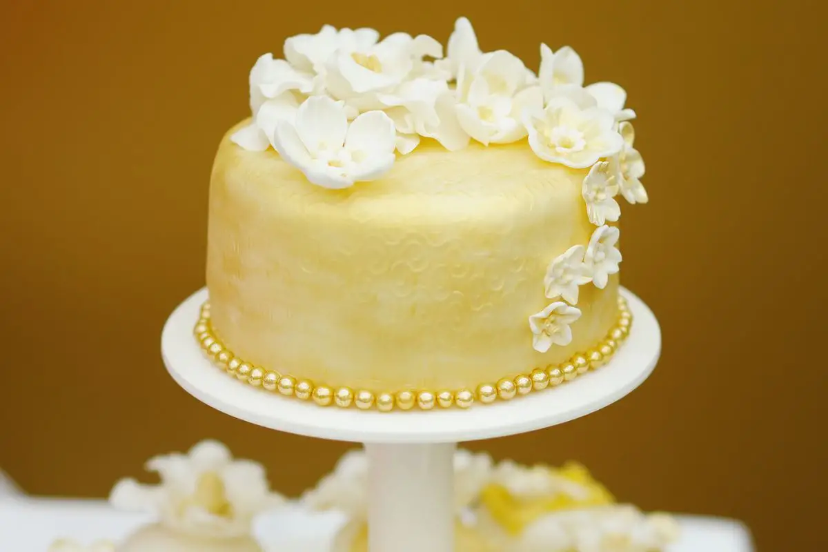 5 Of The Very Best And Tastiest Yellow Wedding Cake Recipe Ideas For Your Special Day