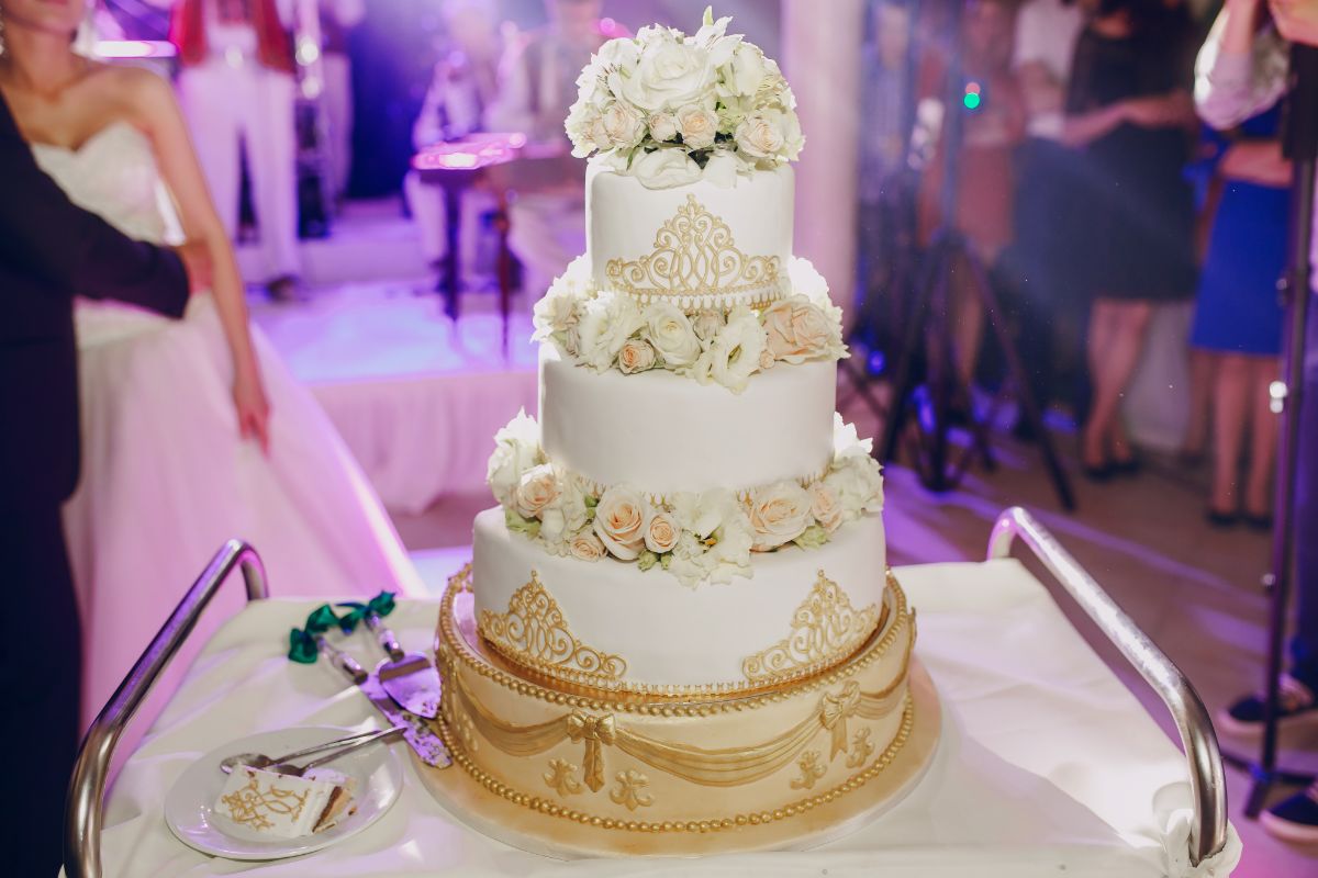 8 Best Pillar Wedding Cake Recipe Ideas For Your Special Day