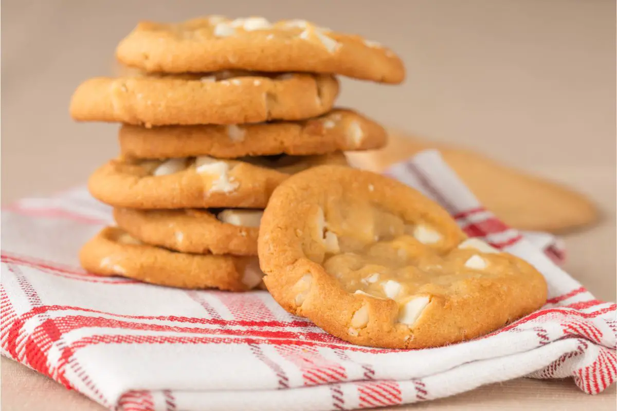 8 Ways To Keep Cookies Soft
