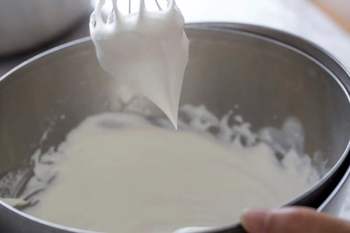 Method 2 - Whipped Cream Frosting 